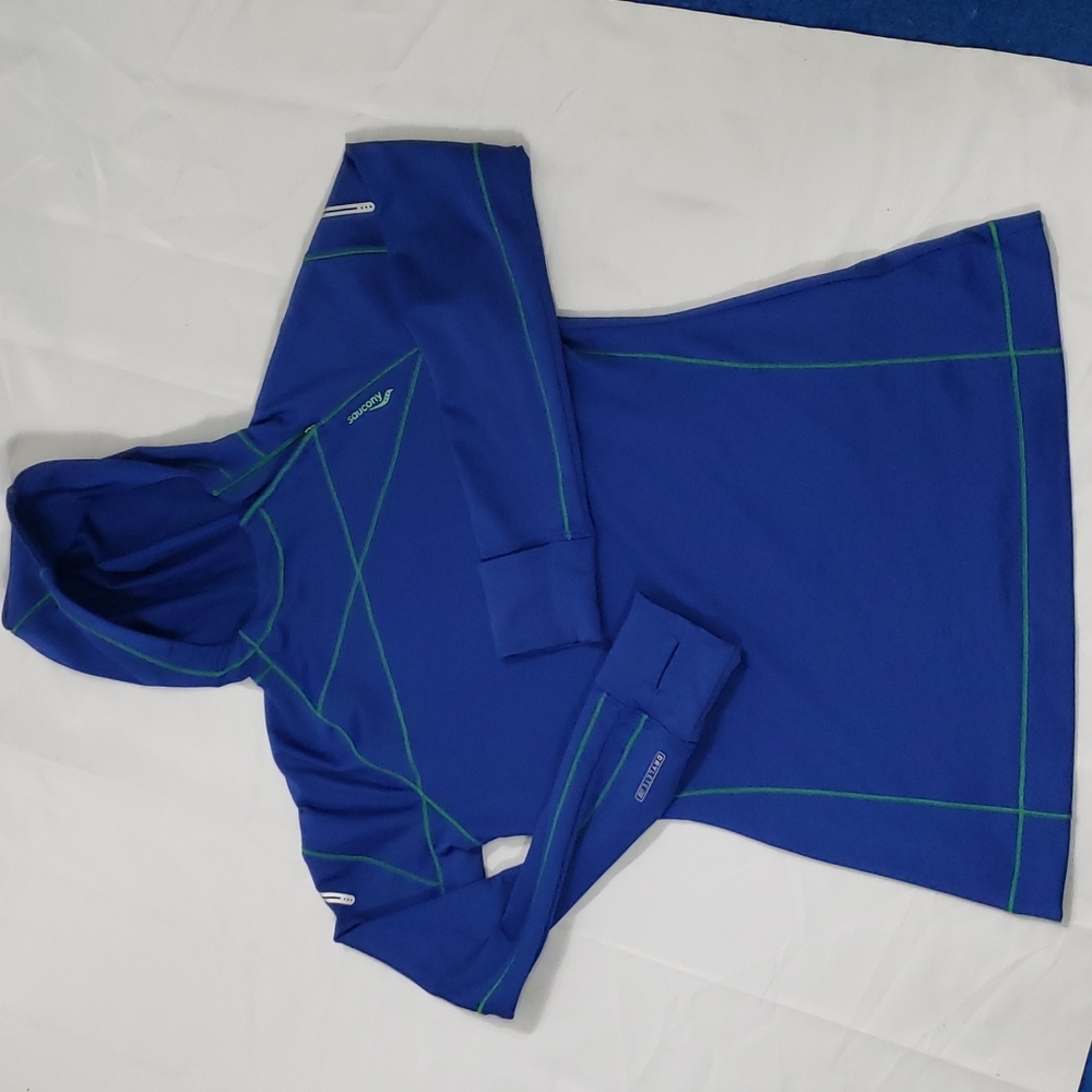 Saucony running jacket with hood. Size Large.
